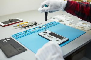 Wymiana ekranu iPhone – co naprawdę warto wiedzieć